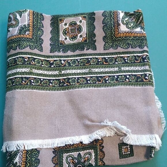 Elegant Green and Gray Patterned Floral Paisley Design Woven Women's Scarf - Picture 6 of 8